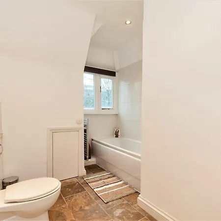 Tokyo Apartment Leeds (West Yorkshire)